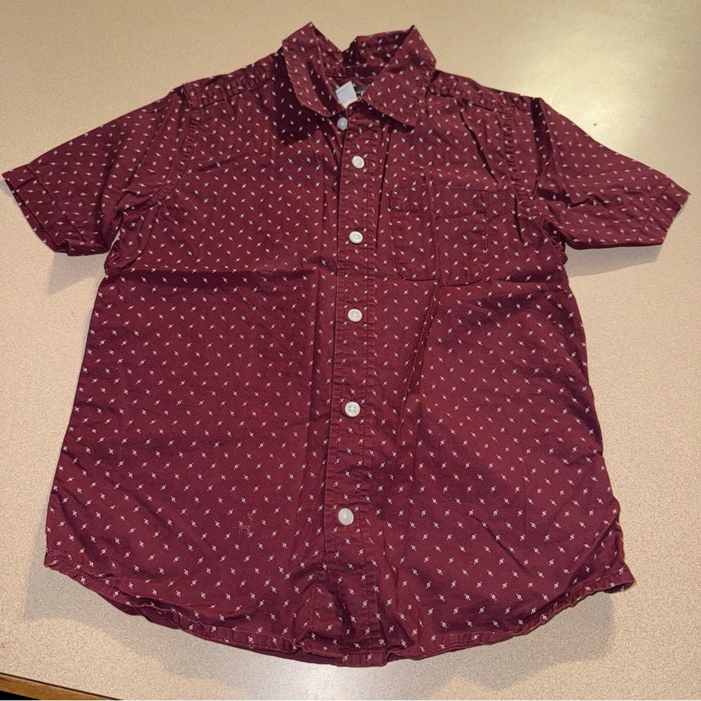 The children’s place boys size M 7/8 short sleeve button up shirt maroon white